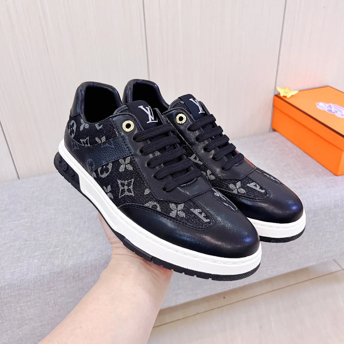 🚘🚘Factory batch 420💰【LV】🔥Louis Vuitton high-end men's shoes brand official website 1:1 latest masterpiece: the upper is made of Italian imported first-layer cowhide with a comfortable and breathable lining➕original non-slip and wear-resistant outsole🔥, making walking more convenient and comfortable! An exclusive new model, a stunning work, a beautiful 1:1 replica [color] compared to the official quality! Create a fashionable personality to set off your uniqueness! A must-have for trendy men! Classic 🔥 Size: 38-44 Color: 🔥 2⃣️ colors available 🔥.